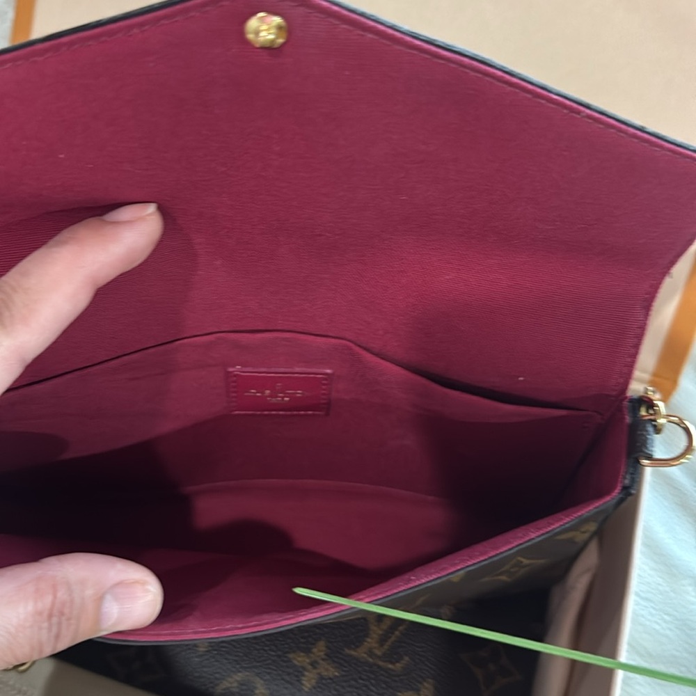 Authentic LV Felicie Pochette!!! With zippered insert, Chain, dust bag and box - Picture 6 of 17
